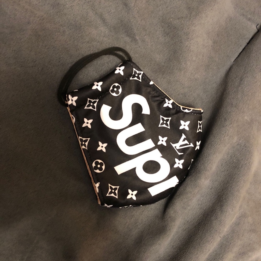 Supreme face mask (not authentic) - Picture 1 of 3